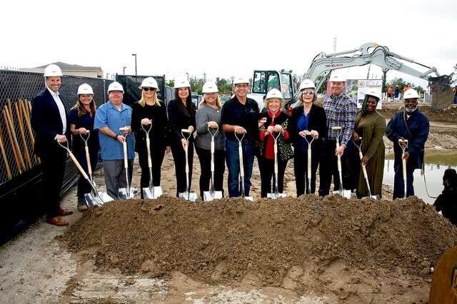 Verandas III groundbreaking